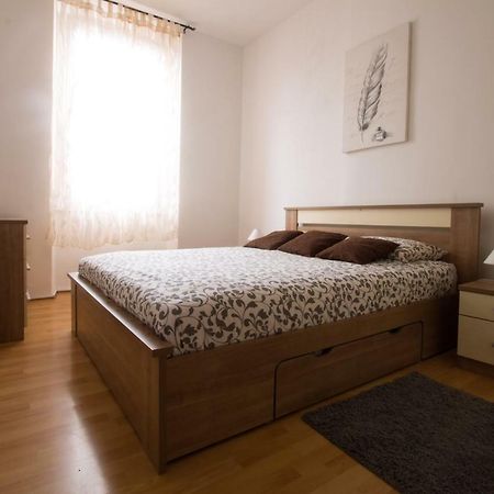 Apartment Eva Pula Exterior photo